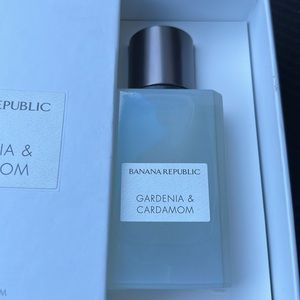 Gardenia Banana Republic